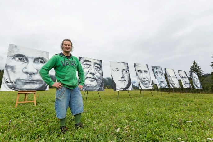 Max Lochner mit seinen Schwarz/Weiß Porträts bekannter Politiker